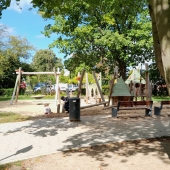 Bild vom Spielplatz anzeigen.