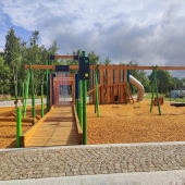 Bild vom Spielplatz anzeigen.