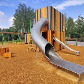 Bild vom Spielplatz anzeigen.
