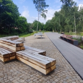 Bild vom Spielplatz anzeigen.