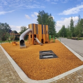 Bild vom Spielplatz anzeigen.