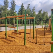 Bild vom Spielplatz anzeigen.