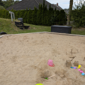 Bild vom Spielplatz anzeigen.