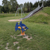 Bild vom Spielplatz anzeigen.