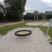 Bild vom Spielplatz anzeigen.