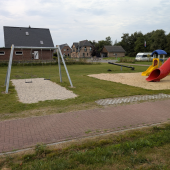 Bild vom Spielplatz anzeigen.