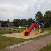 Bild vom Spielplatz anzeigen.