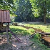 Bild vom Spielplatz anzeigen.