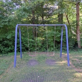 Bild vom Spielplatz anzeigen.