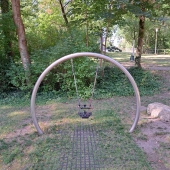 Bild vom Spielplatz anzeigen.