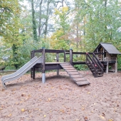 Bild vom Spielplatz anzeigen.