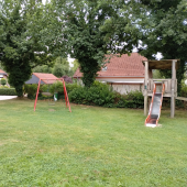 Bild vom Spielplatz anzeigen.