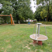 Bild vom Spielplatz anzeigen.