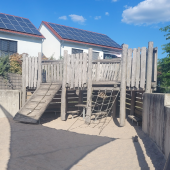 Bild vom Spielplatz anzeigen.