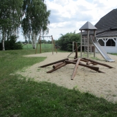 Bild vom Spielplatz anzeigen.