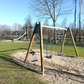 Bild vom Spielplatz anzeigen.
