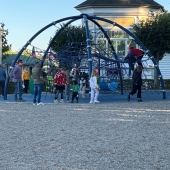 Bild vom Spielplatz anzeigen.