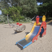 Bild vom Spielplatz anzeigen.