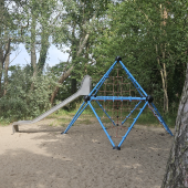 Bild vom Spielplatz anzeigen.