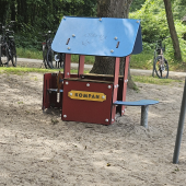 Bild vom Spielplatz anzeigen.