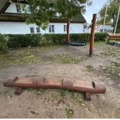 Bild vom Spielplatz anzeigen.