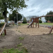 Bild vom Spielplatz anzeigen.