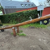 Bild vom Spielplatz anzeigen.