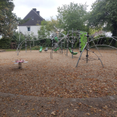 Bild vom Spielplatz anzeigen.
