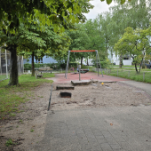 Bild vom Spielplatz anzeigen.