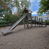 Bild vom Spielplatz anzeigen.