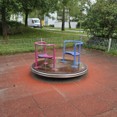 Bild vom Spielplatz anzeigen.
