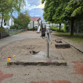 Bild vom Spielplatz anzeigen.