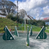 Bild vom Spielplatz anzeigen.