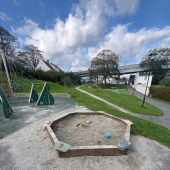 Bild vom Spielplatz anzeigen.