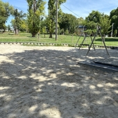 Bild vom Spielplatz anzeigen.