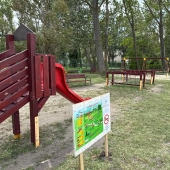Bild vom Spielplatz anzeigen.