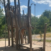 Bild vom Spielplatz anzeigen.