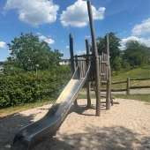 Bild vom Spielplatz anzeigen.