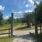 Bild vom Spielplatz anzeigen.
