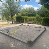 Bild vom Spielplatz anzeigen.