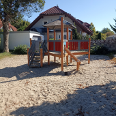 Bild vom Spielplatz anzeigen.