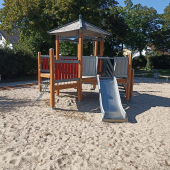 Bild vom Spielplatz anzeigen.