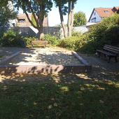 Bild vom Spielplatz anzeigen.