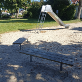 Bild vom Spielplatz anzeigen.