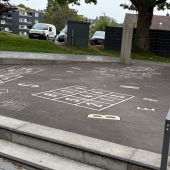 Bild vom Spielplatz anzeigen.