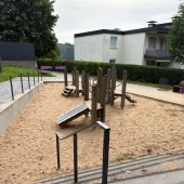 Bild vom Spielplatz anzeigen.