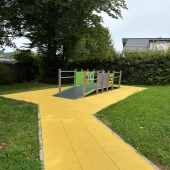 Bild vom Spielplatz anzeigen.