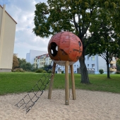 Bild vom Spielplatz anzeigen.