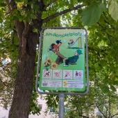 Bild vom Spielplatz anzeigen.
