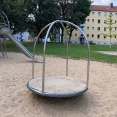 Bild vom Spielplatz anzeigen.